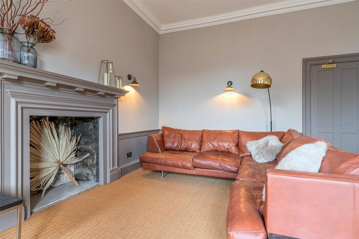3 Bedroom Flat To Rent In St. James Square, Edinburgh, EH1