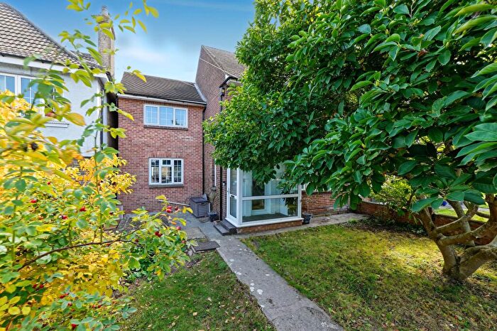 5 Bedroom Semi-Detached House For Sale In Sir Evelyn Road, Rochester, ME1