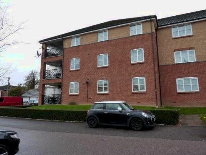 2 Bedroom Flat To Rent In Plomer Avenue, Hoddesdon EN11