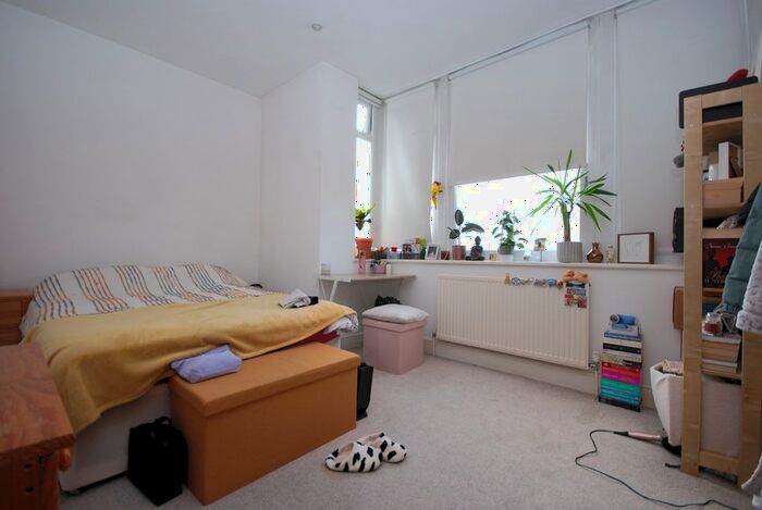 3 Bedroom Flat To Rent In Mitcham Lane, Streatham, SW16