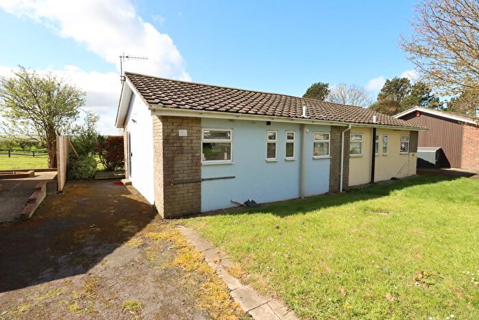 2 Bedroom Semi-Detached Bungalow For Sale In Dolphin Way, Gristhorpe, YO14