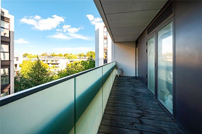 2 Bedroom Flat For Sale In York Way, London, N7