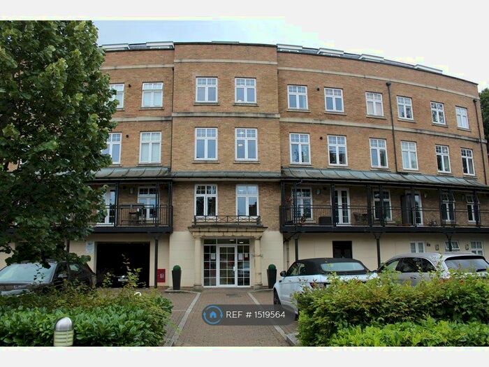 2 Bedroom Flat To Rent In Rhodes Court, Bromley, BR2