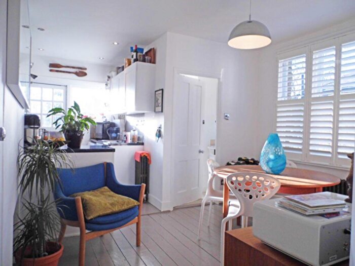 3 Bedroom Apartment To Rent In Cowley Road, Mortlake, SW14