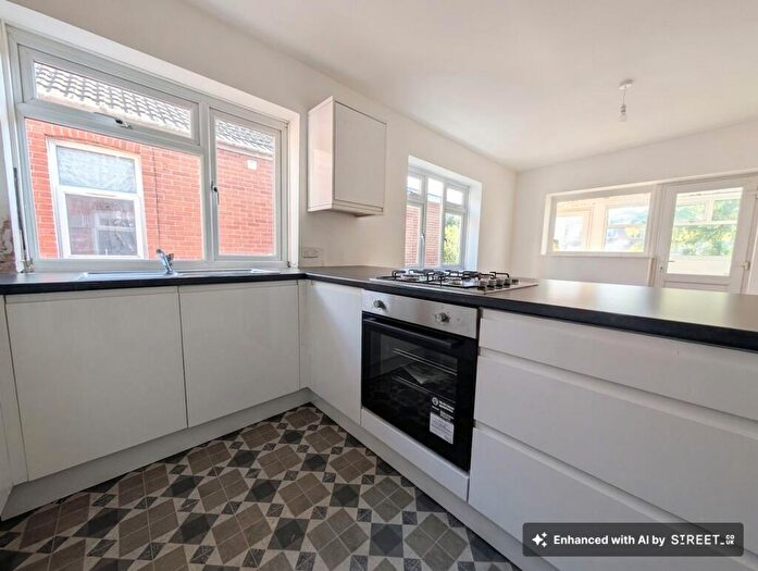 2 Bedroom Flat To Rent In High Road, Southampton, SO16