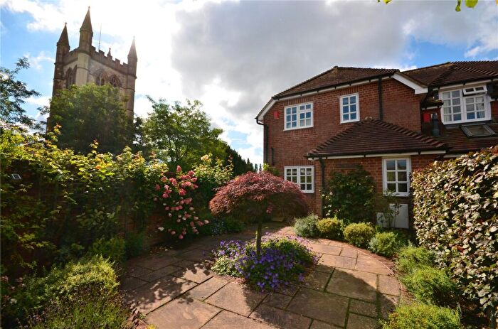 3 Bedroom Semi-Detached House For Sale In Kingham Place, Farnham, Surrey, GU9