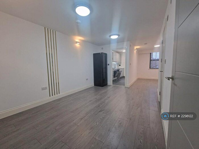1 Bedroom Flat To Rent In Voss Street, London, E2