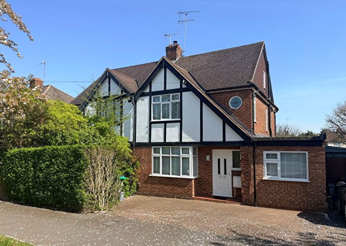 4 Bedroom Property For Sale In Mimms Hall Road, Potters Bar, EN6