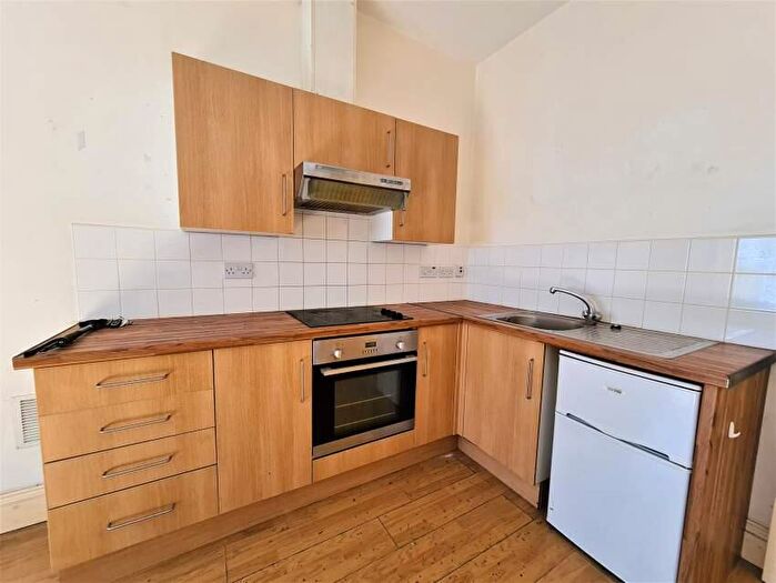 Flat To Rent In Holland Road, Hove, East Sussex, BN3