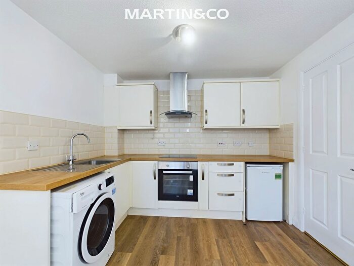 1 Bedroom Flat To Rent In Linden Place, Staines, TW18