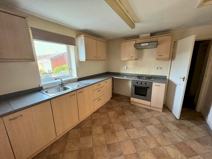 2 Bedroom Flat To Rent In Hinkshay Road, Dawley, Telford, TF4