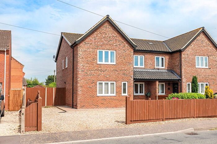 4 Bedroom Semi-Detached House For Sale In Holt Road, Horsford, NR10