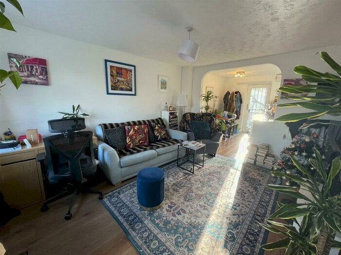 2 Bedroom Detached House To Rent In Waterman Way, Wapping, E1W