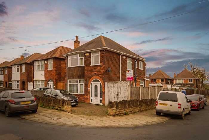 3 Bedroom Detached House For Sale In Newlyn Drive, Nottingham, NG8