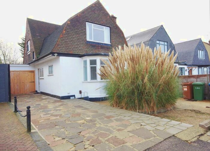 3 Bedroom Detached House To Rent In The Retreat, Harrow, HA2