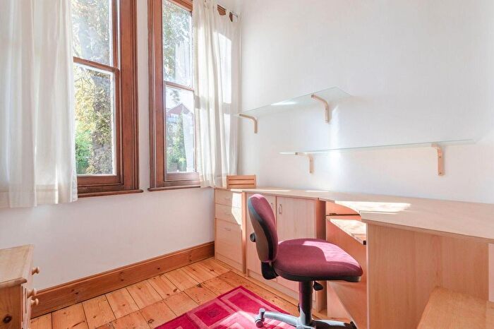 2 Bedroom Flat For Sale In Camperdown House, Alma Road, Windsor, SL4