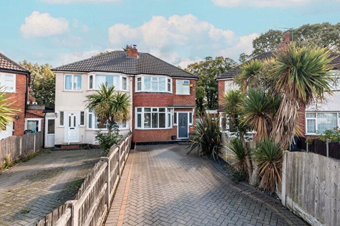 3 Bedroom Semi Detached House For Sale In Sylvan Avenue, Birmingham, West Midlands, B31