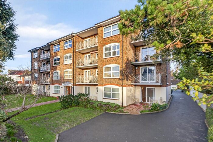 2 Bedroom Flat For Sale In Lansdowne Road, Worthing, West Sussex, BN11