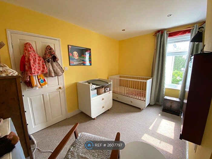 2 Bedroom End Of Terrace House To Rent In Lyndale Road, Redhill, RH1