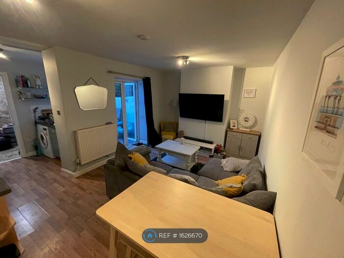 1 Bedroom Flat To Rent In Basement, Hove, BN3