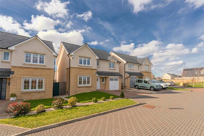 4 Bedroom Detached House For Sale In Redcroft Road, Danderhall, Midlothian, EH22