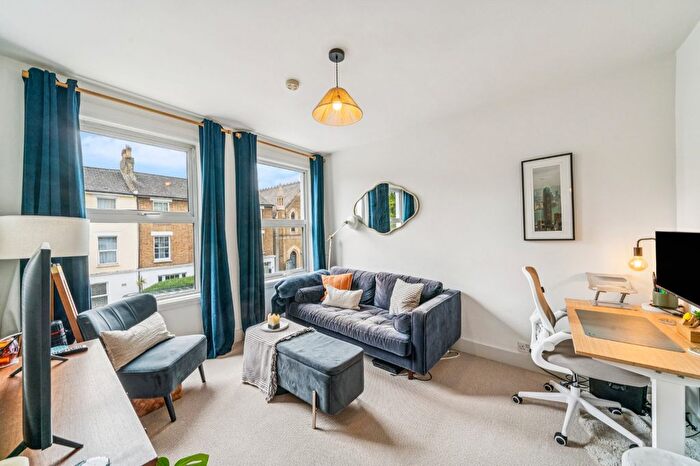 1 Bedroom Flat For Sale In Trinity Road, Wandsworth Common, SW17