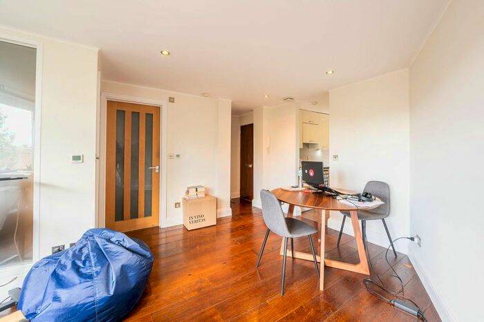 1 Bedroom Flat To Rent In St Quintin Gardens, North Kensington, London, W10