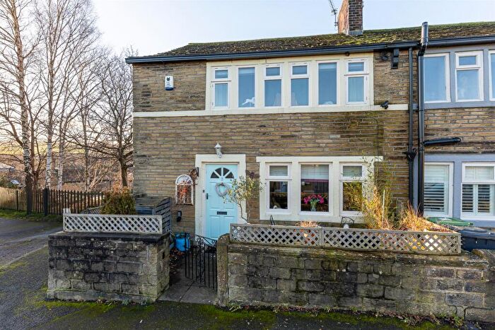 2 Bedroom Cottage For Sale In High Street, Honley, HD9