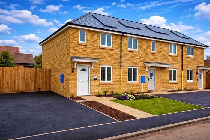 3 Bedroom End Of Terrace House For Sale In Curtis Crescent, Malmesbury, SN16