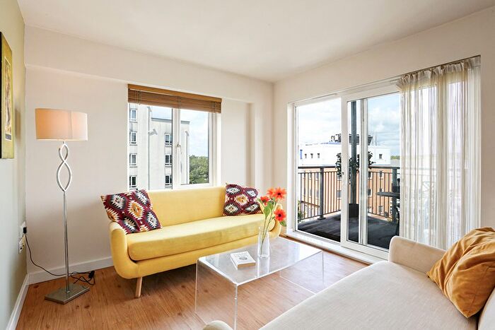 2 Bedroom Flat For Sale In Boulevard Drive, Colindale, NW9