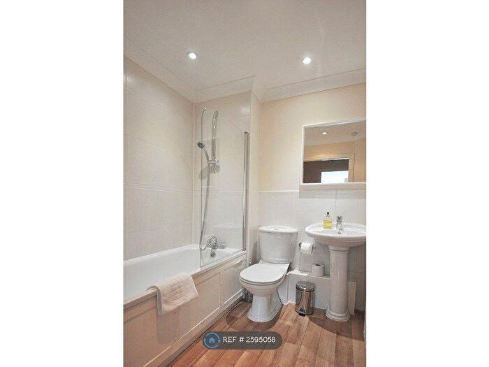 3 Bedroom Flat To Rent In Portswood Road, Southampton, SO17