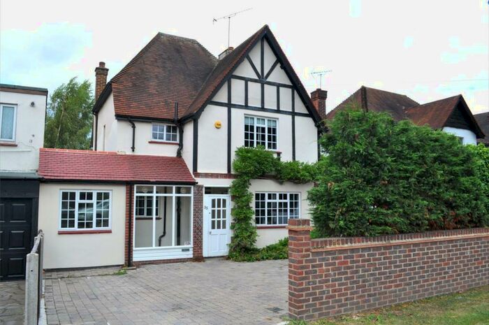 4 Bedroom Detached House To Rent In Eastcote Road, Ruislip, HA4