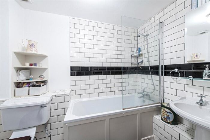 2 Bedroom Apartment To Rent In Dulwich Road, London, SE24