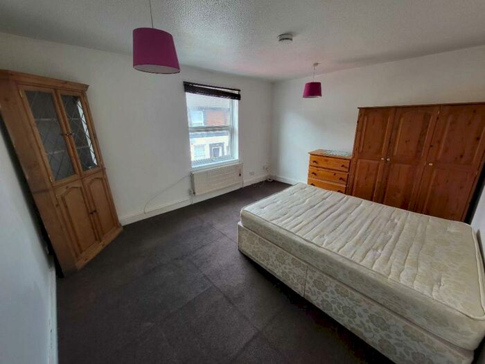 Studio To Rent In Castle Street, Town Centre, Luton, LU1