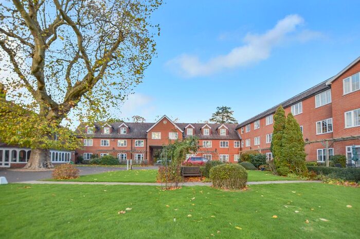 1 Bedroom Flat For Sale In Chapel Road, Hothfield, TN25