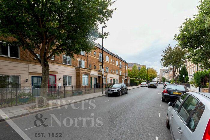 4 Bedroom Town House To Rent In Tollington Way, Islington, London, N7