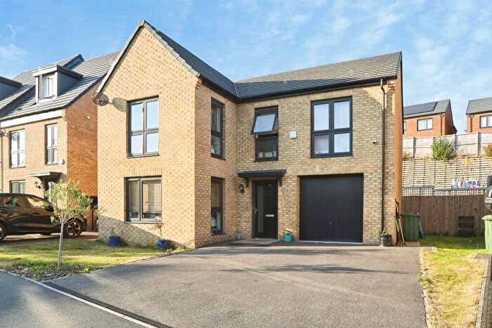 4 Bedroom Detached House For Sale In Clayton Wood Road, Leeds, LS16
