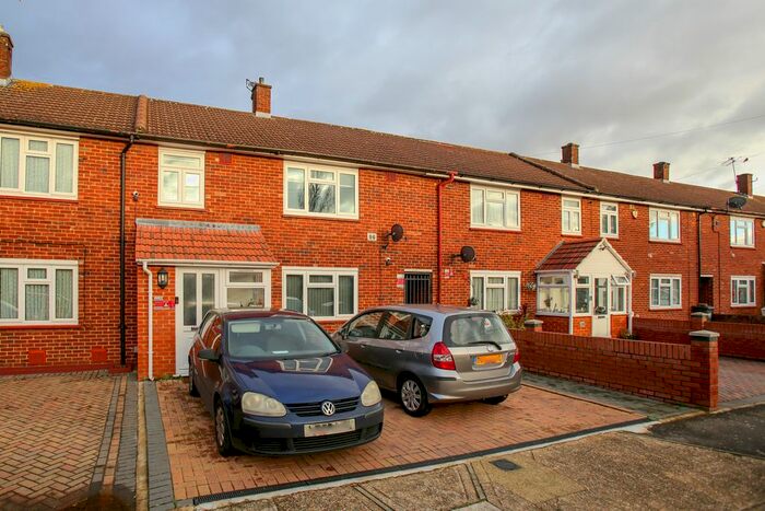 3 Bedroom Semi-Detached House To Rent In Field Close, Hounslow, TW4