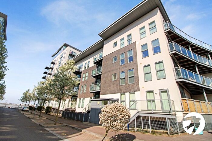 2 Bedroom Flat To Rent In Clovelly Place, Greenhithe, Kent, DA9