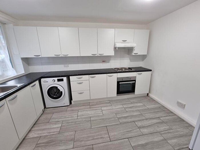 3 Bedroom Flat To Rent In Whitton Walk, London, E3