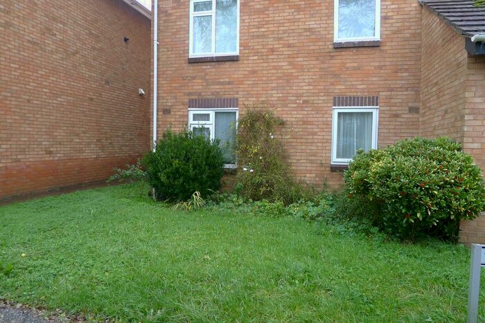 2 Bedroom Flat To Rent In Thorn Close, Newton Abbot, TQ12