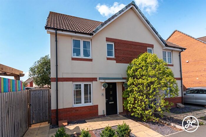 3 Bedroom Semi-Detached House For Sale In Hampstead Drive, Bridgwater, TA6