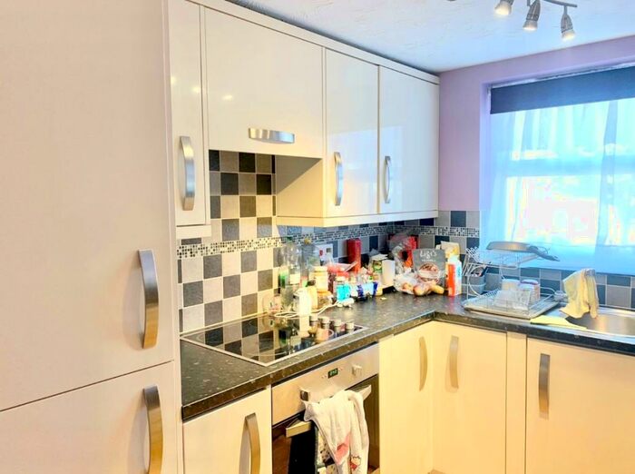 2 Bedroom Flat To Rent In Mawkin Close, Norwich, NR5