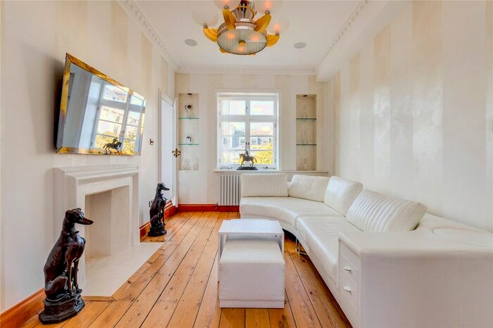 2 Bedroom Flat To Rent In Queens Gate, South Kensington, London, SW7