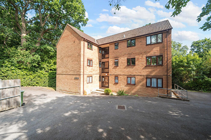 1 Bedroom Flat For Sale In Coxford Road, Lordswood, Southampton, Hampshire, SO16