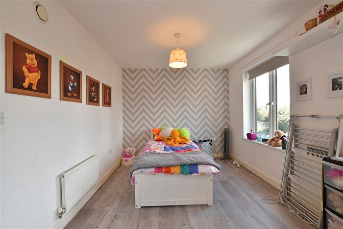 5 Bedroom Semi-detached House For Sale In Market Avenue, Wickford, Essex, SS12