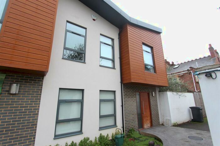 2 Bedroom End Of Terrace House To Rent In Homelink Terrace, Wood Green, N22