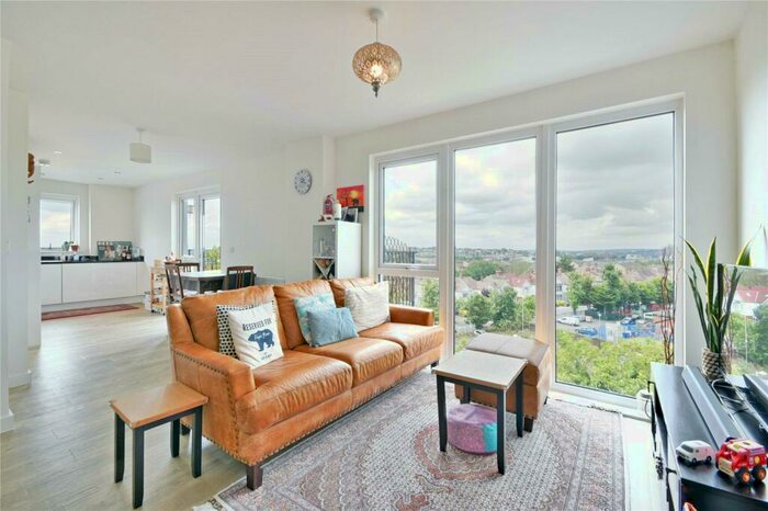 2 Bedroom Flat To Rent In Cricklewood Lane, Cricklewood, NW2