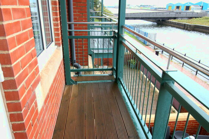 2 Bedroom Apartment To Rent In Adventurers Quay, Cardiff Bay, CF10