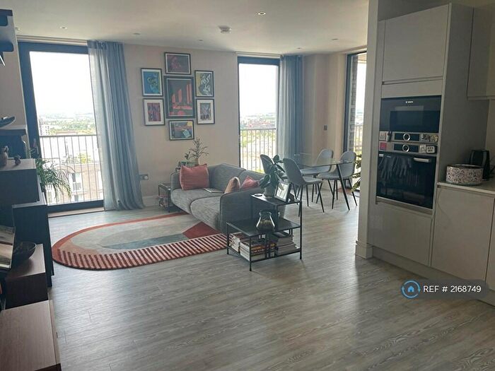 2 Bedroom Flat To Rent In Hoe Street, London, E17